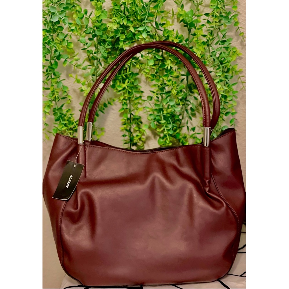 New✅ shoulder bag. Burgundy ♥️👜